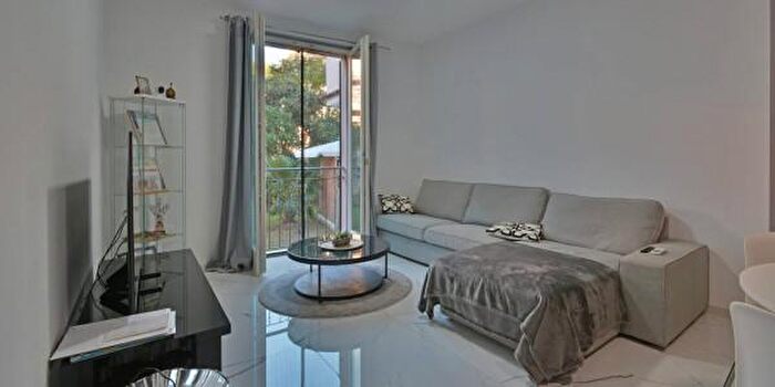 Appartamento con 6 locali in vendita in Via Regina Margherita, Bordighera