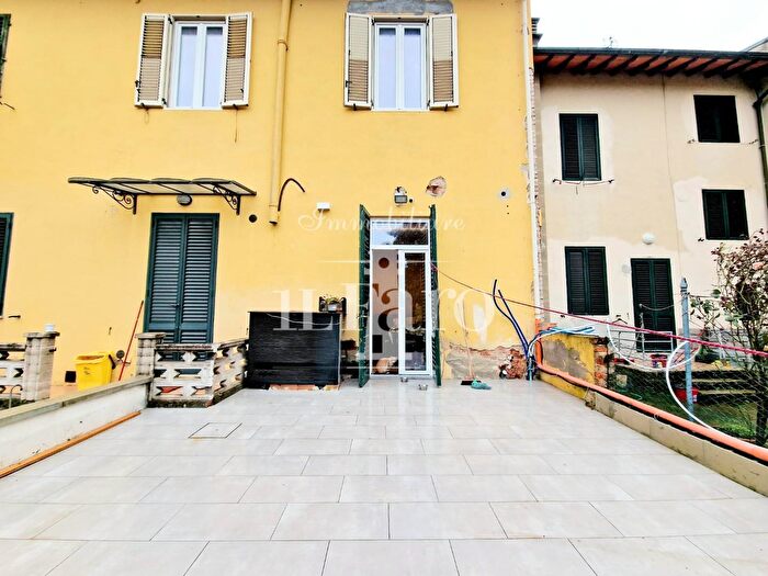 Casa con 6 locali in vendita in Albero, Campi Bisenzio