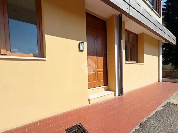 Appartamento con 5 locali in vendita in Via Lorenzo Valla, Prato