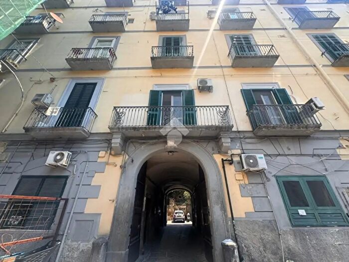 Appartamento con 6 locali in vendita in Via Peppino De Filippo, Napoli