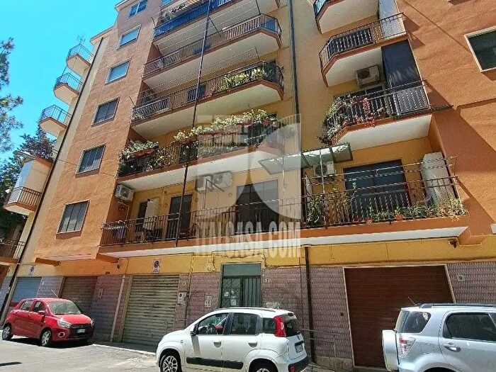 Appartamento trilocale in vendita in Via Vittorio Veneto I Trav, Crotone