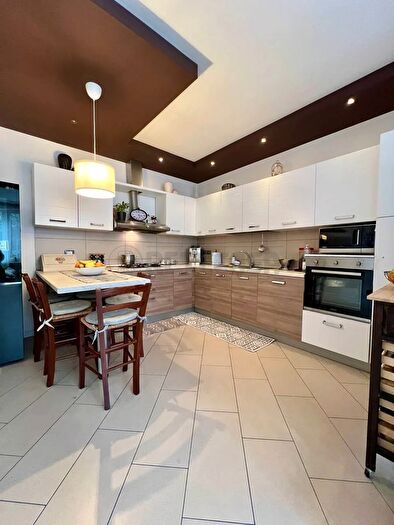 Casa con 7 locali in vendita in Via Matteotti, Montecchio Maggiore