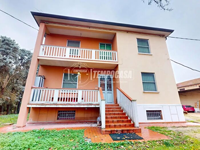 Casa con 6 locali in vendita in Via Canal Bianco, Ferrara