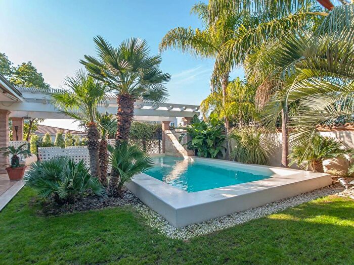 Casa con 6 locali in affitto in Via Luigi Cherubini, Infernetto, Roma