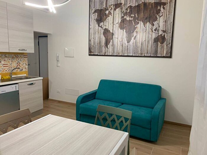 Appartamento trilocale in affitto in Via Guglielmo Oberdan, Centro Storico, Bologna