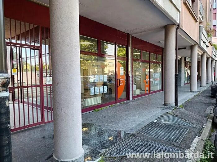Casa con 6 locali in vendita in Via Cadore, Gallarate
