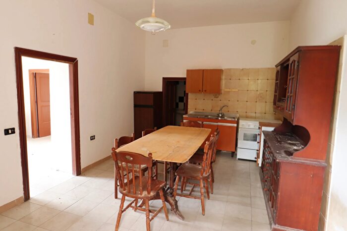 Appartamento trilocale in vendita in Via dei Mille, Rutino