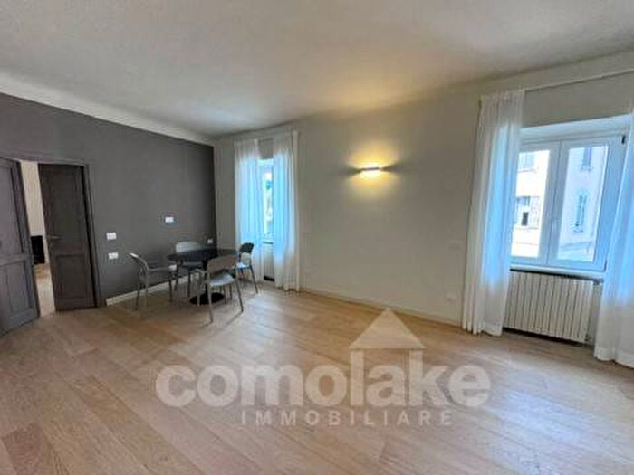Appartamento trilocale in affitto in Via Regina, Cernobbio