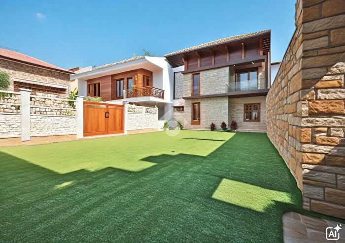 Casa con 6 locali in vendita in Via Teodoro Accio, Borgo DAle