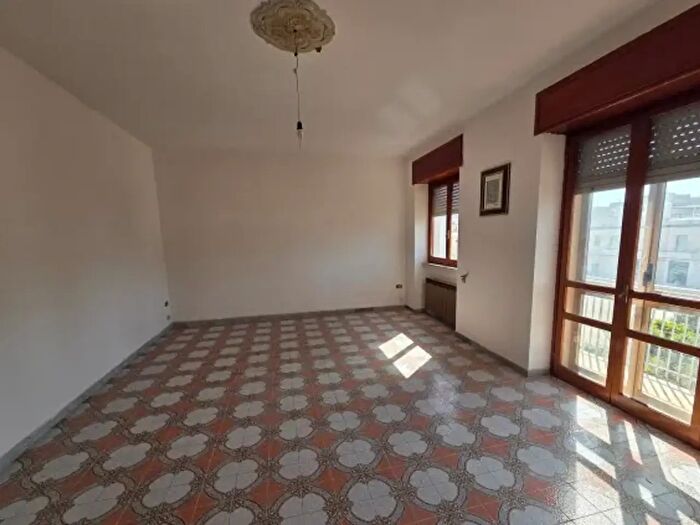 Appartamento con 6 locali in vendita in Via Alessandro Volta, Parabita