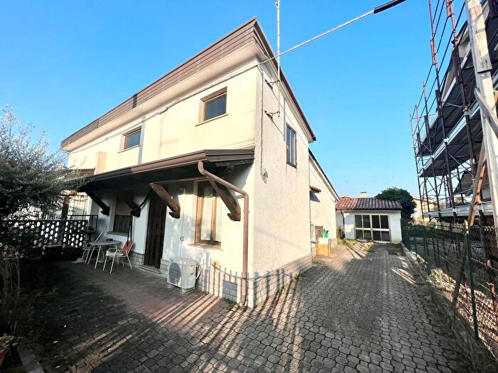 Casa con 5 locali in vendita in Ronchi dei Legionari Via Divisione Julia, Ronchi Dei Legionari