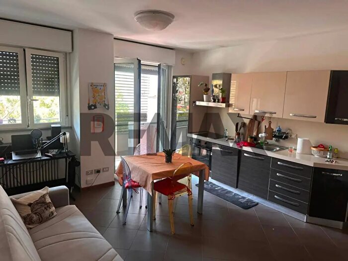 Appartamento bilocale in affitto in Via Cassinari, Milano