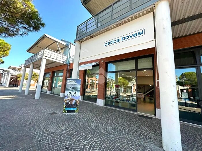 Appartamento bilocale in vendita in Piazza Dora Markus, Ravenna