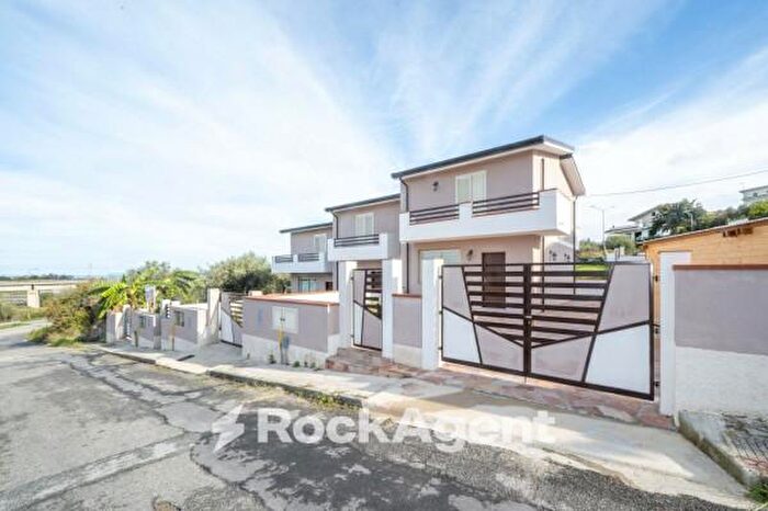 Casa quadrilocale in vendita in Via Giuseppe di Mario, Furnari