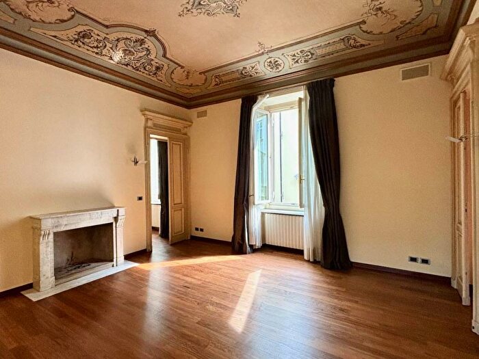 Appartamento con 5 locali in affitto in Via della Rocca, Torino