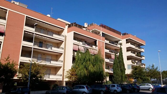 Appartamento trilocale in vendita in Via Jean Emile Baudot, Roma