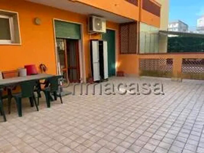 Appartamento trilocale in affitto in Via Esperia, Chioggia