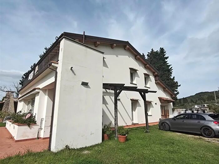 Casa con 7 locali in vendita in Firenze