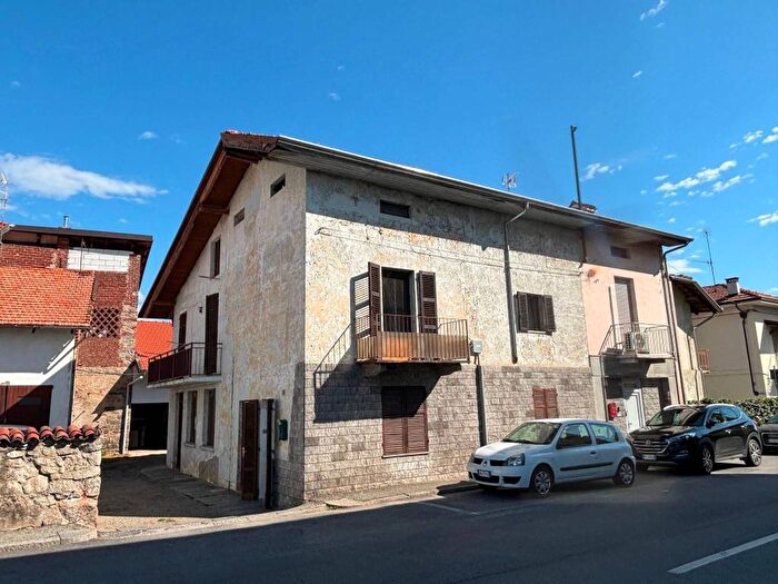Casa con 6 locali in vendita in Via Milano, Vigliano Biellese