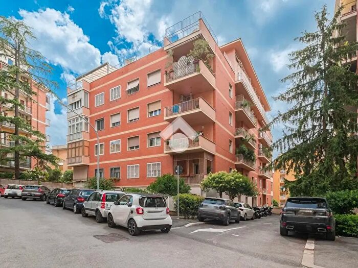 Appartamento con 7 locali in vendita in Via Venanzio Fortunato, Roma