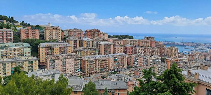 Appartamento quadrilocale in vendita in Via Vesuvio, Genova