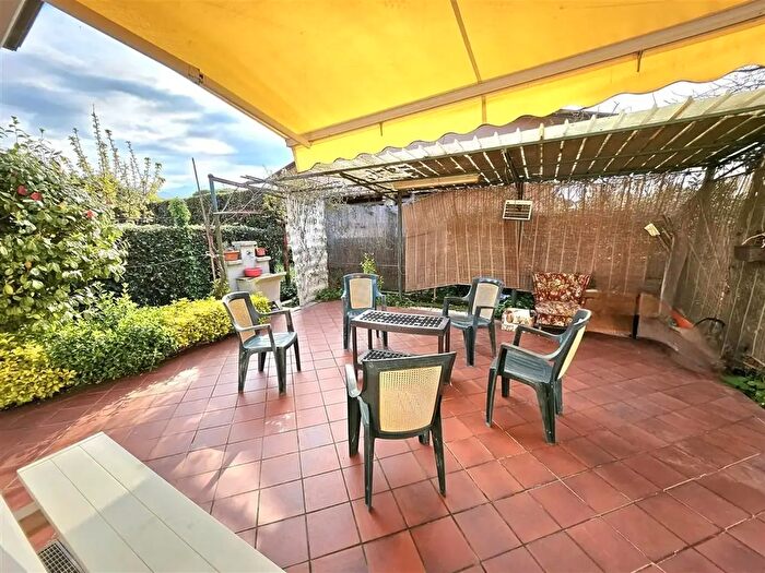 Casa con 6 locali in vendita in Massa