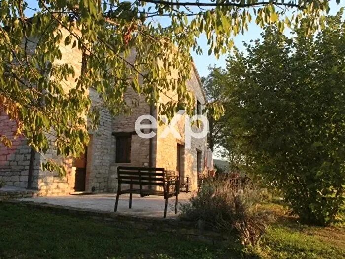 Appartamento con 6 locali in affitto in Strada Valubbio, Cagli