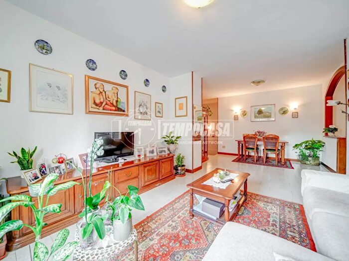 Appartamento quadrilocale in vendita in Via Giacomo Matteotti, Azzate