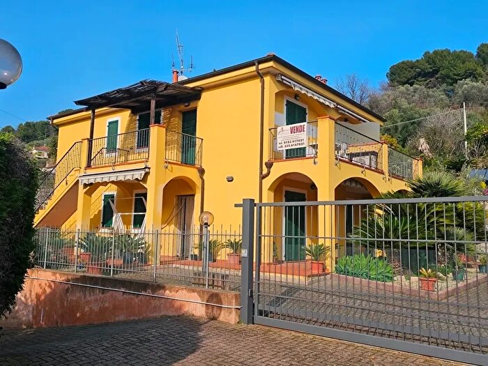 Appartamento trilocale in vendita in Via Pairola, San Bartolomeo Al Mare