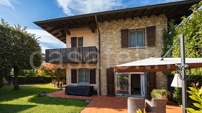 Casa trilocale in vendita in Via Longuelo Bergamo Bergamo, Bergamo