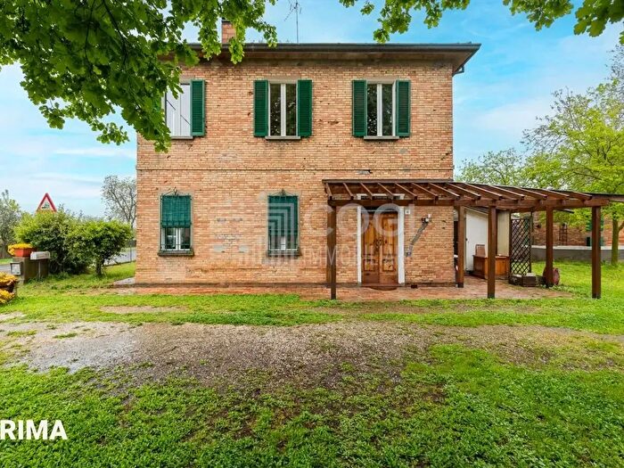 Casa quadrilocale in vendita in Via Provinciale Maiano, Fusignano