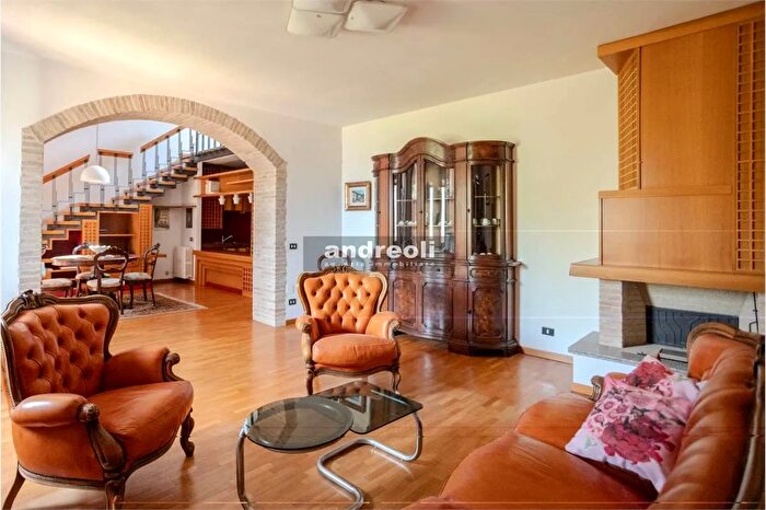 Appartamento trilocale in vendita in Cupramontana