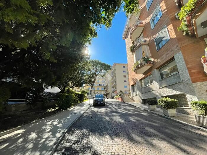 Appartamento quadrilocale in vendita in Via Michelangelo da Caravaggio, Napoli