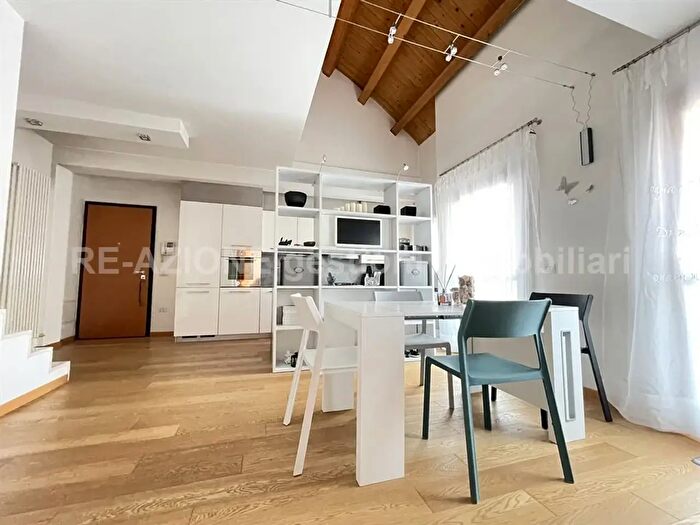 Appartamento quadrilocale in vendita in Via Roma, Carmignano Di Brenta