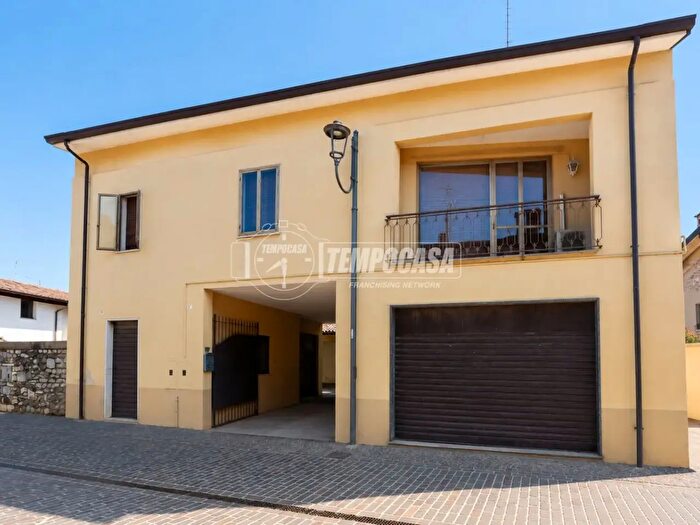 Casa con 6 locali in vendita in Mazzano