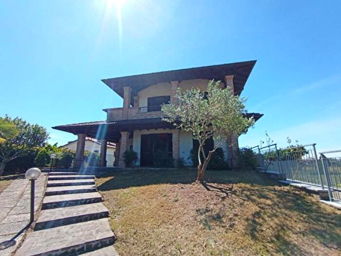 Casa con 6 locali in vendita in Dairago