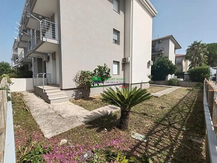 Appartamento con 5 locali in vendita in Via Grazia Deledda, Ragusa
