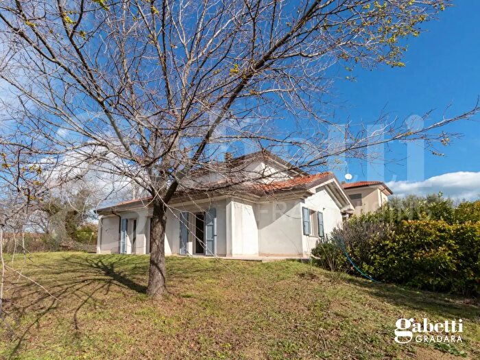 Casa con 5 locali in vendita in Strada Serre Snc, Tavullia