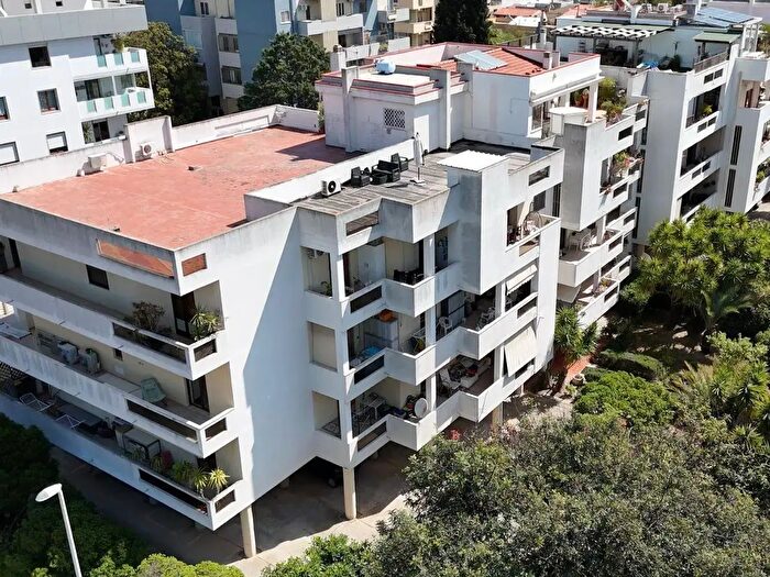 Appartamento quadrilocale in vendita in Via dei Grilli, Cagliari