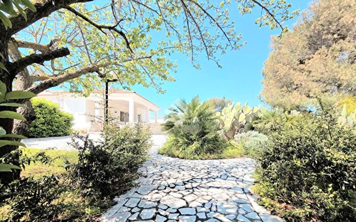 Casa quadrilocale in vendita in Contrada Vento, Maruggio