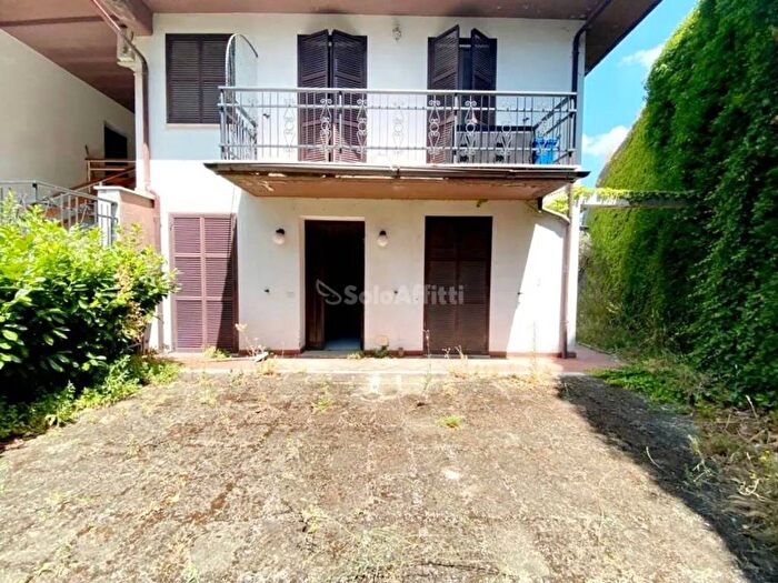 Appartamento con 5 locali in affitto in Via Vasco De Gama, Centro, Canino