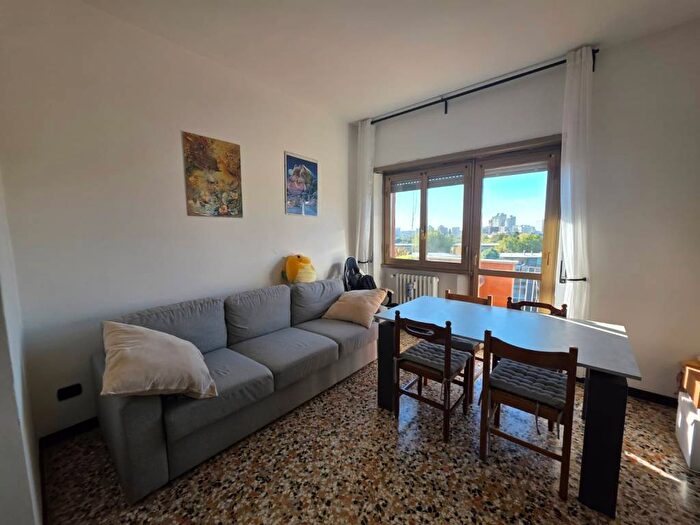 Appartamento quadrilocale in affitto in Via delle Genziane, Primaticcio, Milano