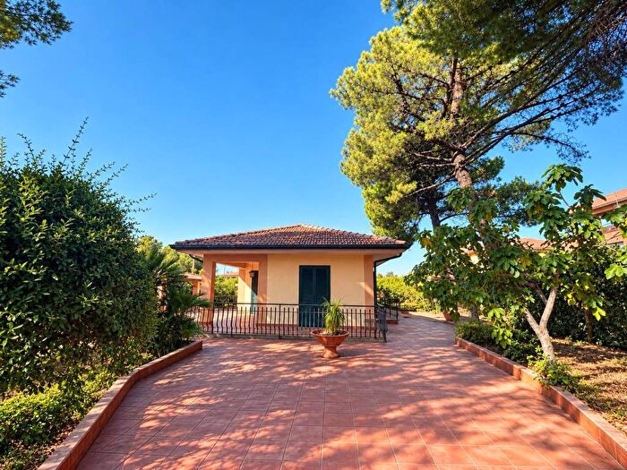 Casa quadrilocale in affitto in Via Milazzo, Centro, Mascalucia
