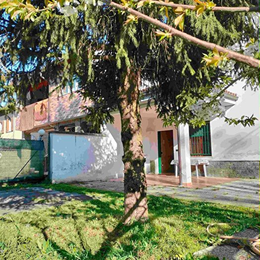 Casa con 8 locali in vendita in Strada Novi, Alessandria
