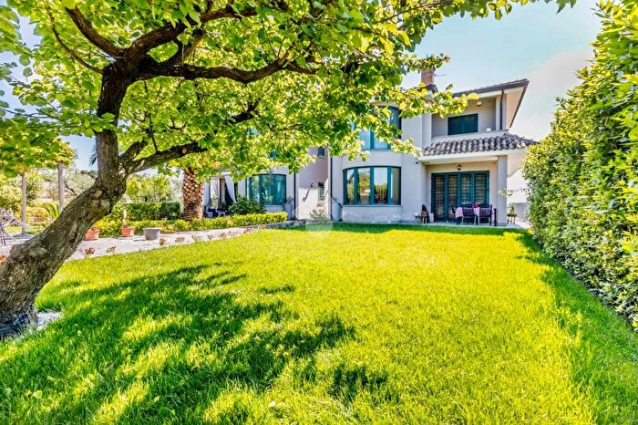 Casa con 5 locali in vendita in Via Viadanica, Roma