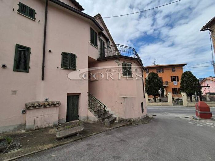 Appartamento con 6 locali in vendita in Via Cristoforo Colombo, Citta Di Castello