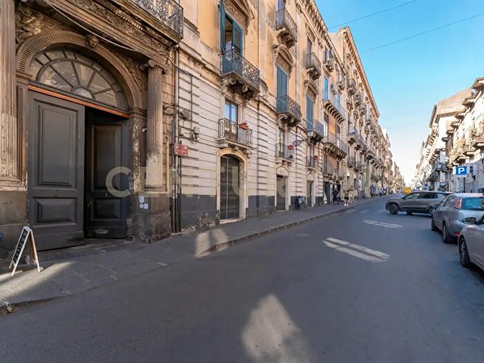 Appartamento trilocale in vendita in Via Giuseppe Garibaldi, Catania
