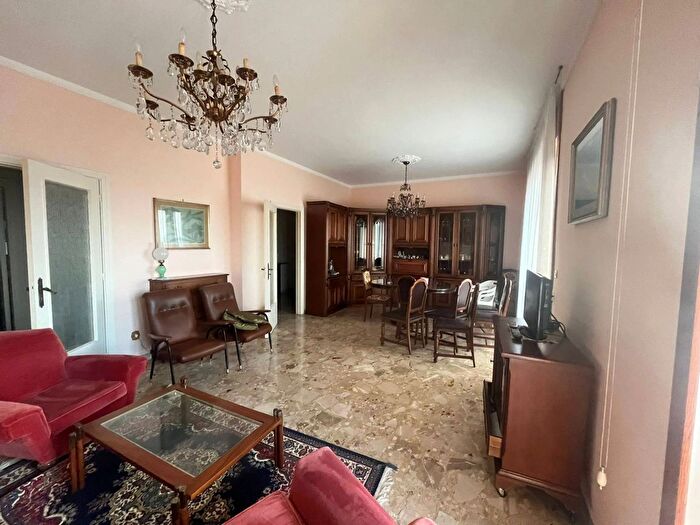 Appartamento con 5 locali in vendita in Viale Roma, Lecce