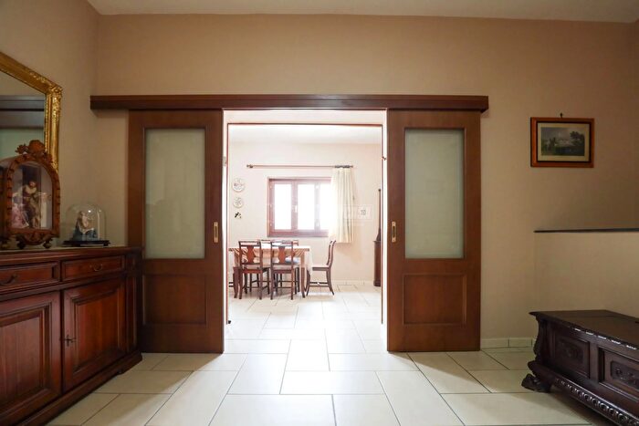 Appartamento con 9 locali in vendita in Via SPaolo, Aversa