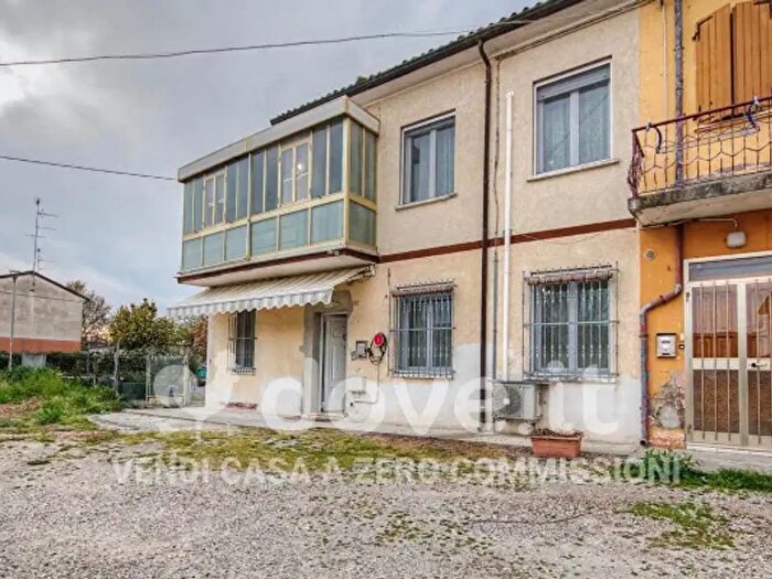 Casa con 5 locali in vendita in Via Don Domenico Chendi, Tresignana